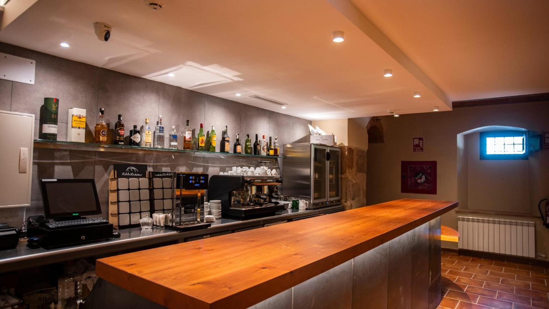 Abbatissa Hotel Restaurant 圣胡安-德拉斯阿巴德萨斯 外观 照片
